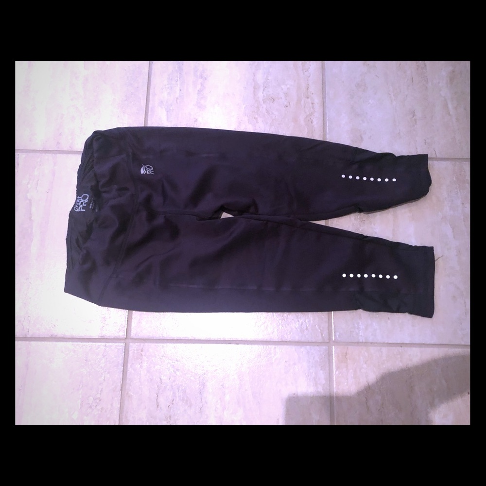 BNWT Womens Running Capri. Reflective. S